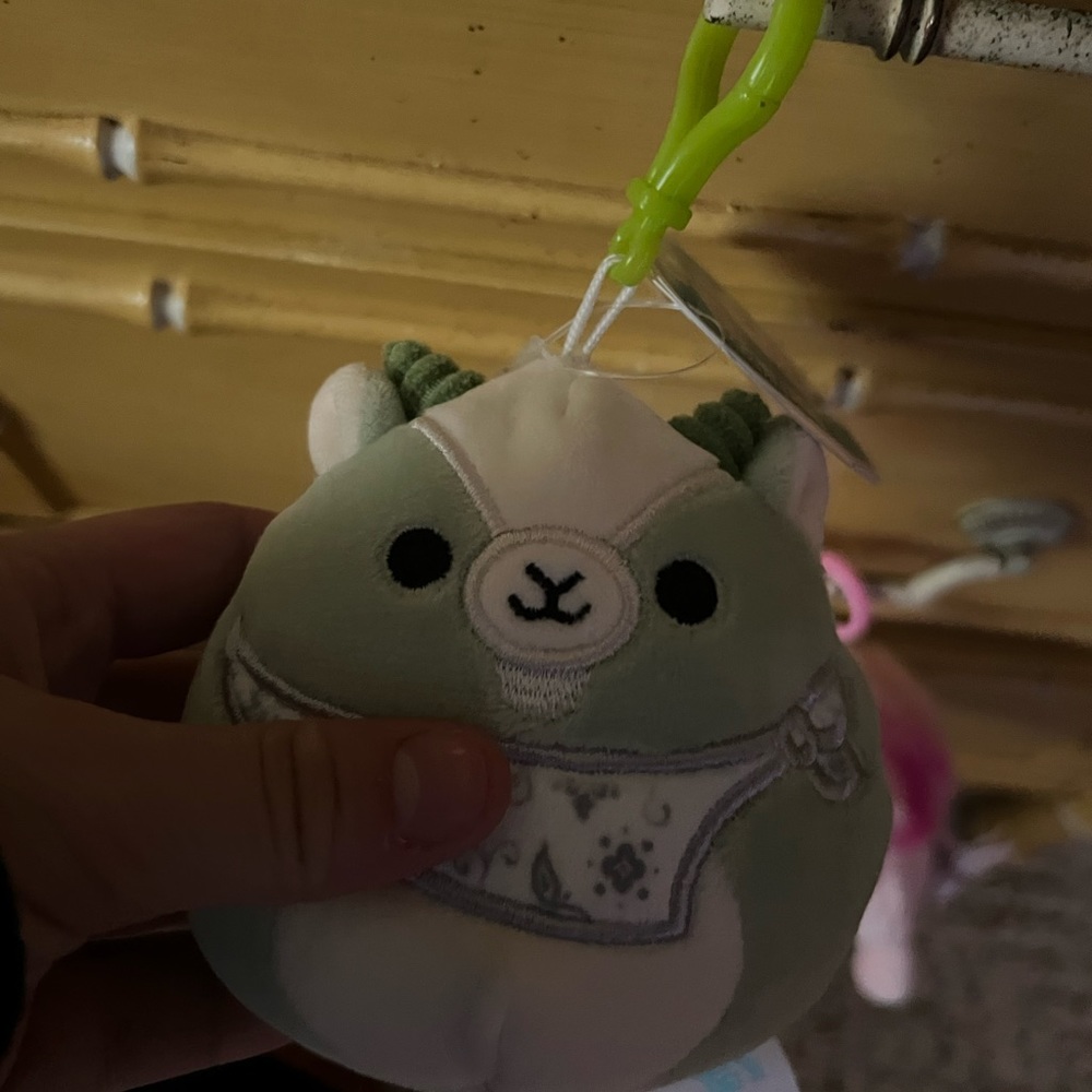 Goat clip squishmallow